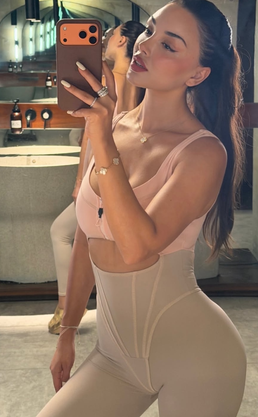 Üniversiteli Beylikdüzü Escort